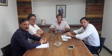 Integrantes del Colectivo Hipotecados UVA Jujuy, reunidos con el diputado nacional Jorge Rizotti\u002E