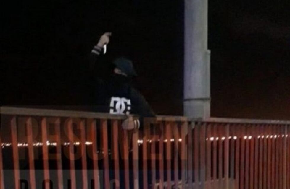 La policía puso en resguardo a un joven que intentó tirarse del puente Mosconi