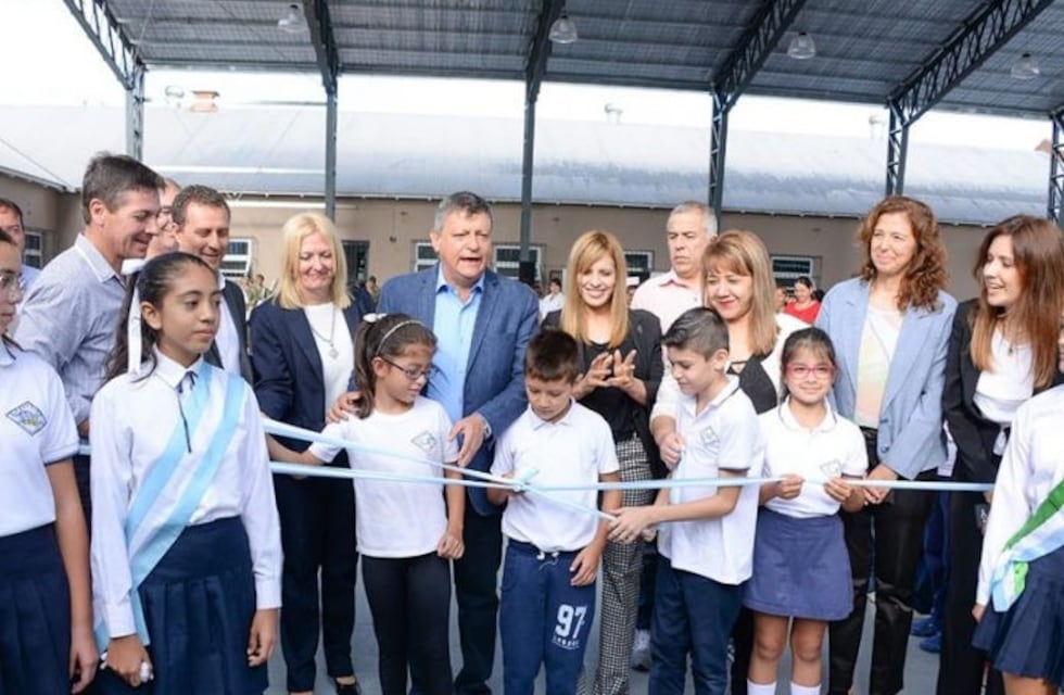 Docentes autoconvocados increparon a Peppo durante un acto escolar