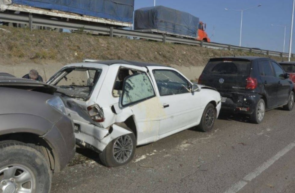 "Rápidos y furiosos" en el Acceso Sur ocasionaron un terrible caos vehicular