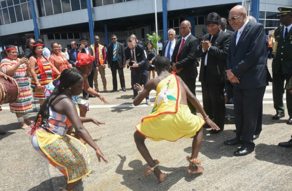 Evo Morales llega a Rusia para hablar de negocios con Putin