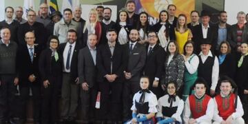 Misiones\u002E Delegación de la Fiesta del Inmigrante en San Rosa, Brasil\u002E (Medio de Oberá)