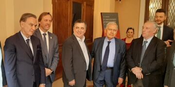 Mario Negri junto a Pichetto en la UNC\u002E