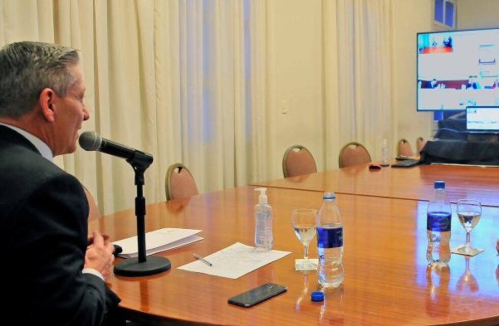 Arcioni y Alicia Kirchner acordaron reforzar protocolos para la actividad petrolera