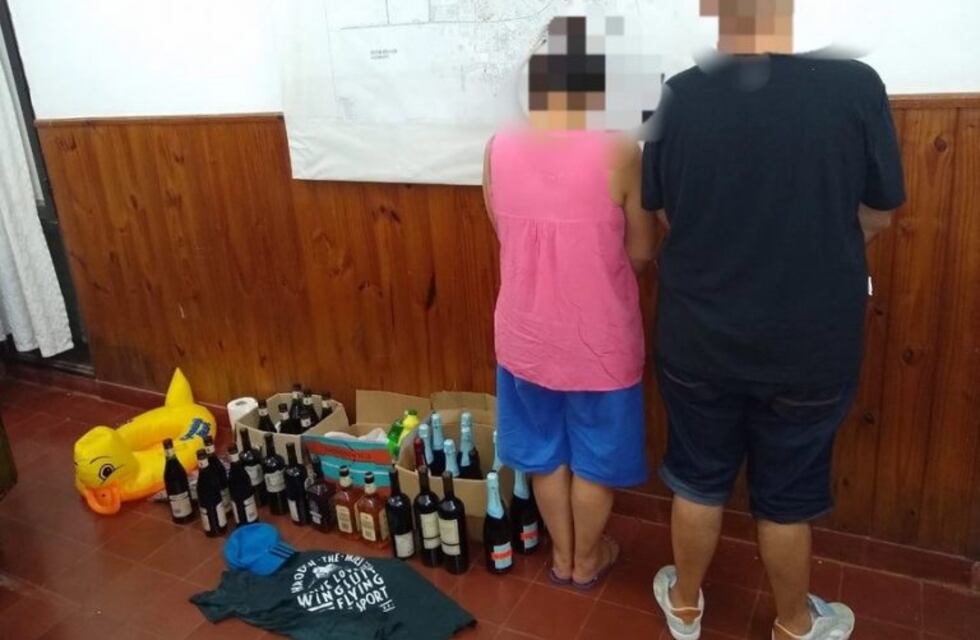 Una pareja robó bebidas de un local comercial y fue detenida horas después