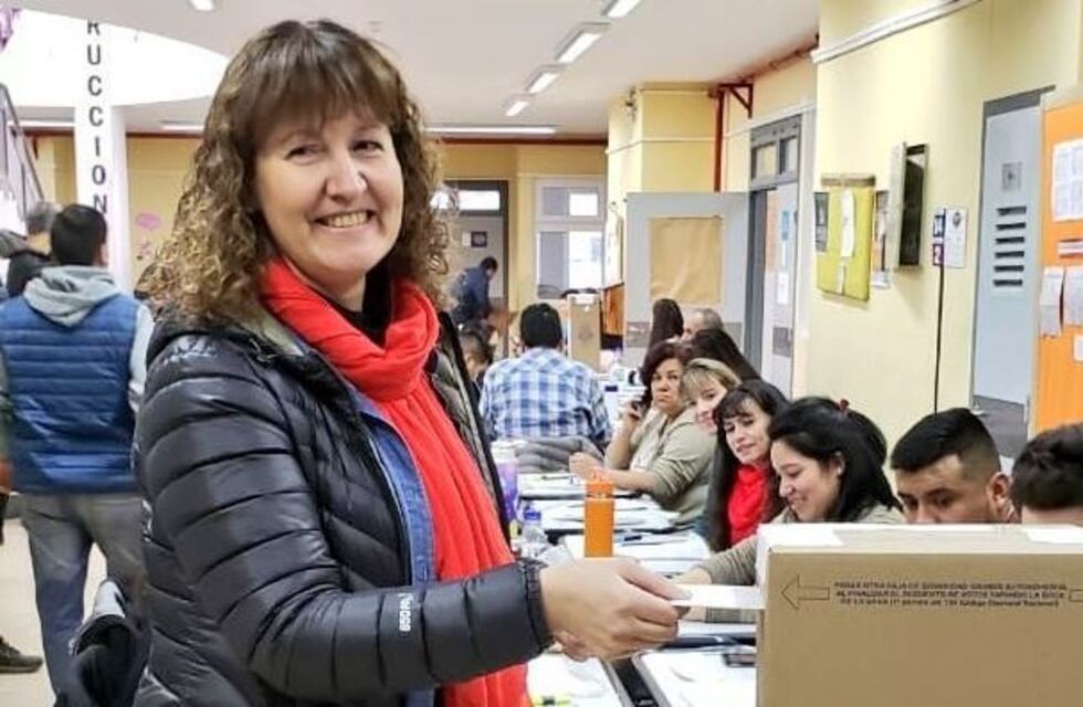 Elecciones en Tierra del Fuego: Votó la candidata a Vicegobernadora Mónica Urquiza