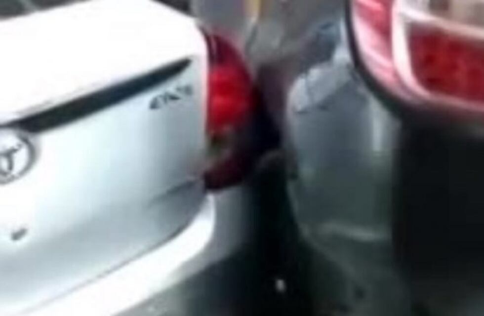 Así maltratan las grúas a los vehículos que acarrean en la Ciudad