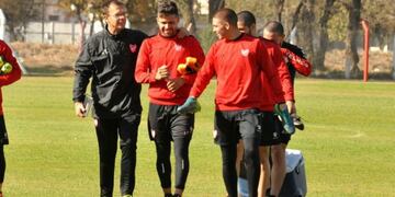 César Zabala sigue mezclando las piezas para encontrar el equipo para el debut en B Nacional\u002E