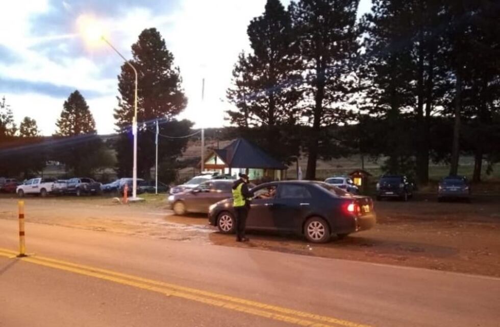 Realizan controles preventivos en todos los accesos de Esquel