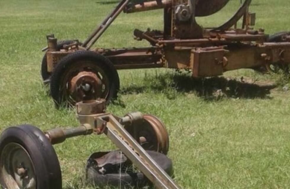 Vándalos rompen un monumento de la plaza Héroes de Malvinas