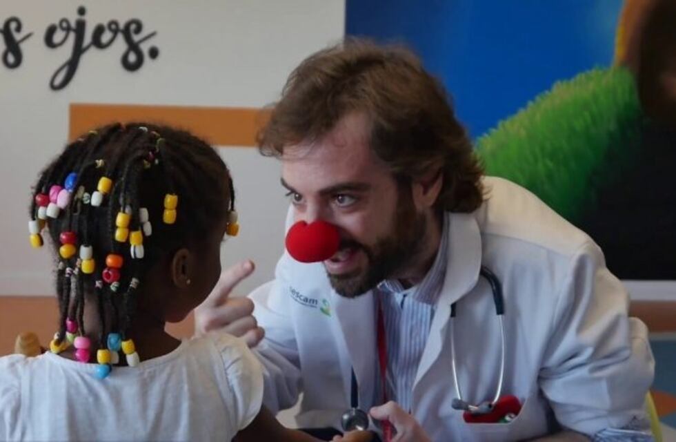 Murió el 'Capitán Optimista', el querido pediatra español que recetaba sonrisas