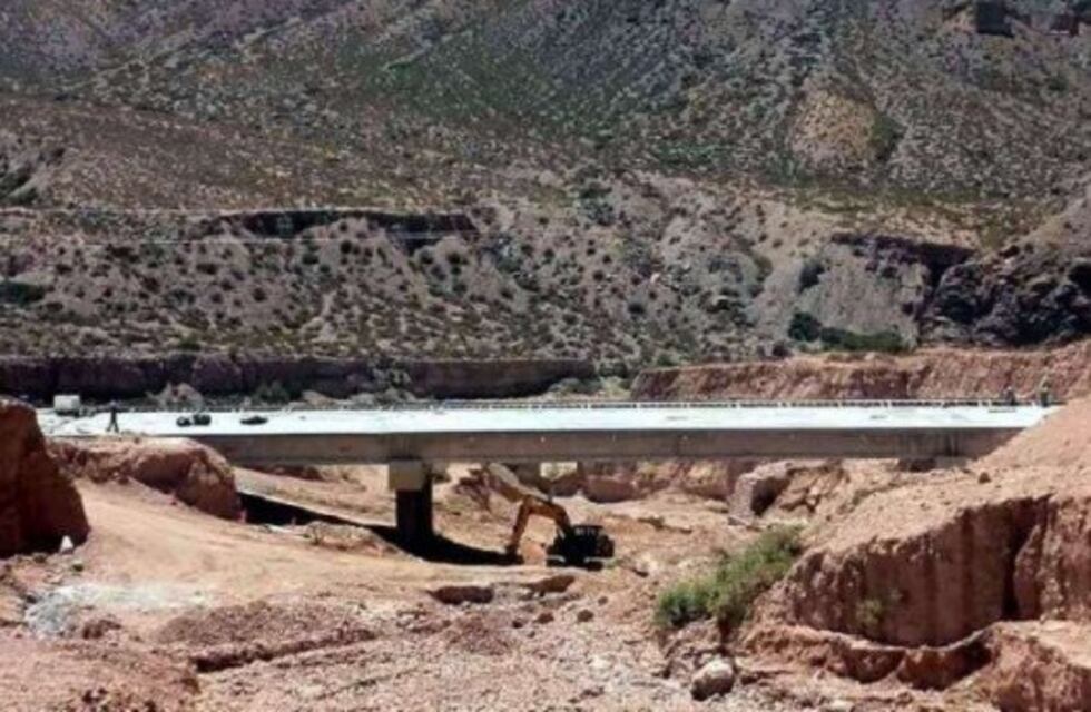 Habilitaron el puente que se llevó el alud en Alta Montaña