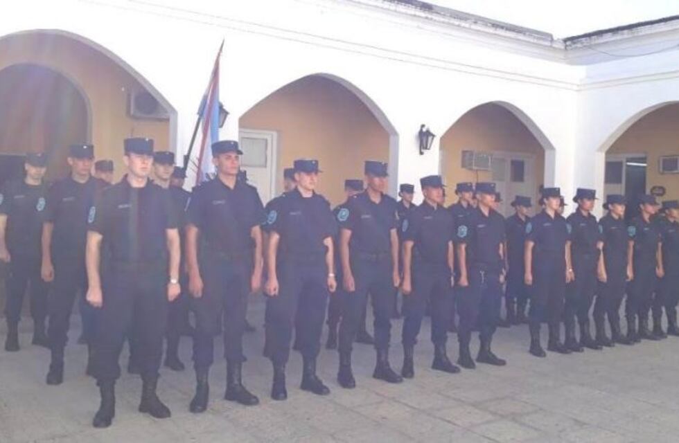 Refuerzan la seguridad de verano con 28 egresados policiales