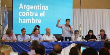 Daniel Arroyo presentó \