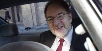 Claudio Loser en 2002 cuando fue enviado a la Argentina\u002E