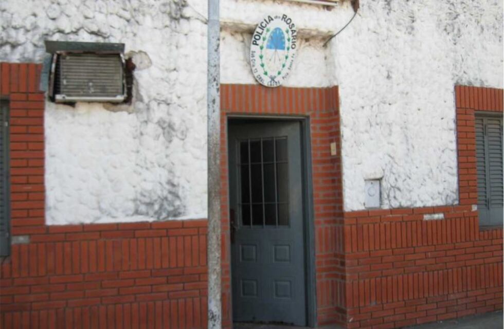 Detuvieron a un hombre que le pegó a su pareja, la amenazó con un cuchillo y retuvo a su hija