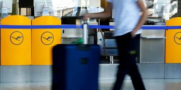 Desde este viernes llegan vuelos internacionales a Argentina ( REUTERS/Ralph Orlowski/File Photo)