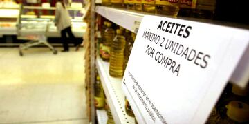 El cartel se observa en muchos supermercados de Córdoba.