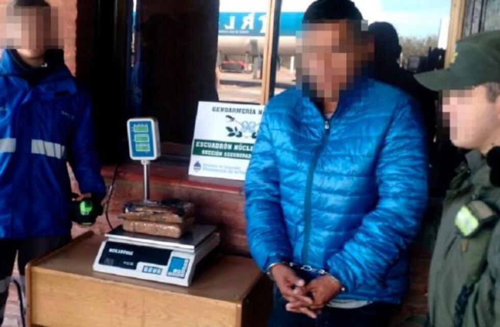 Detuvieron a un hombre que transportaba en micro dos kilos de cocaína