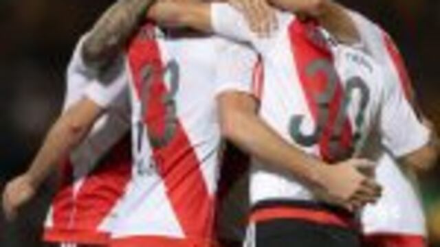 ARG11. Cu00d3RDOBA (ARGENTINA), 15/12/2016.- Jugadores de River Plate celebran tras anotar un gol de tiro penal hoy, jueves 15 de diciembre de 2016, durante un partido por la final de la Copa Argentina entre River Plate y Rosario Central, en el estadio Mario