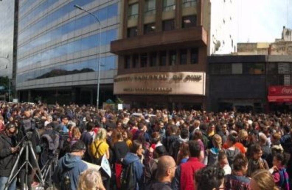 Protestaron en el INCAA por el desplazamiento de Cacetta