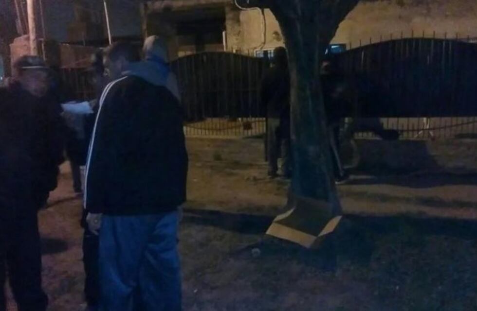 Encontraron un bebé recién nacido abandonado dentro de una caja de cartón