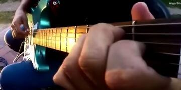 Himno Nacional Argentino interpretado por docentes del CEM de Carlos Paz\u002E (Foto: captura de pantalla del video difundido)\u002E