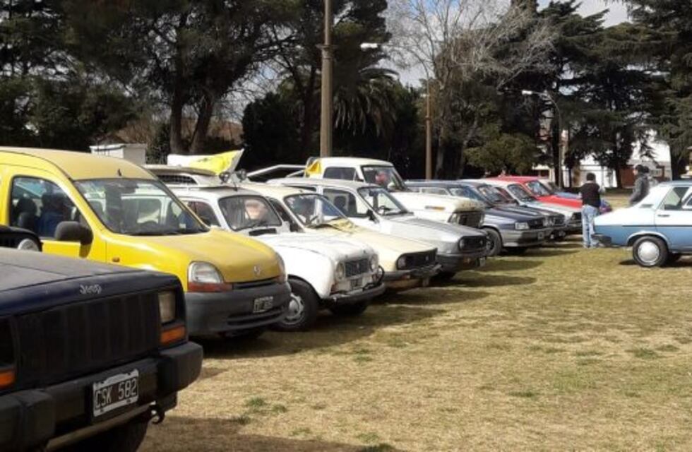 Locura por Renault: los fanáticos renoleros coparon Azul
