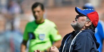 Diego Maradona celebró en Mendoza su primer triunfo con Gimnasia.