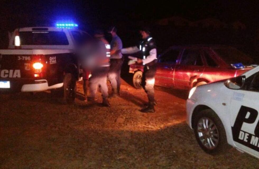 Colisión entre una camioneta y una motocicleta dejó como saldo dos lesionados en Oberá