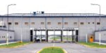 ACOMPAu00d1A ARGENTINA Cu00c1RCELES BAS100.- EZEIZA (ARGENTINA), 16/1/2016.- Fotografu00eda sin fecha cedida por el Sistema Penitenciario argentino de la cu00e1rcel de mu00e1xima seguridad de Ezeiza, Argentina. El Gobierno argentino no estu00e1 dispuesto a que una nueva fuga de presos le ponga en evidencia y ha reforzado los protocolos de seguridad de la cu00e1rcel que alberga a algunos de los narcotraficantes mu00e1s mediu00e1ticos, desde el colombiano