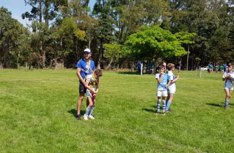 Pudo jugar al rugby gracias a la ayuda de su profesor y un arnés