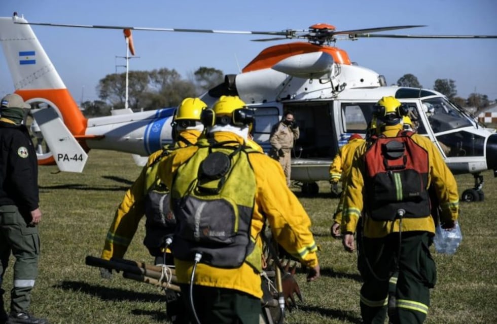 Se suman brigadistas al combate al fuego en las islas