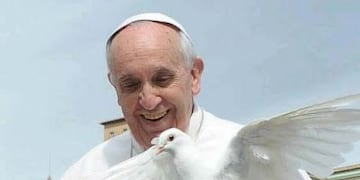 Francisco llama por teléfono a una mujer enferma de Entre Ríos que le mandó una carta