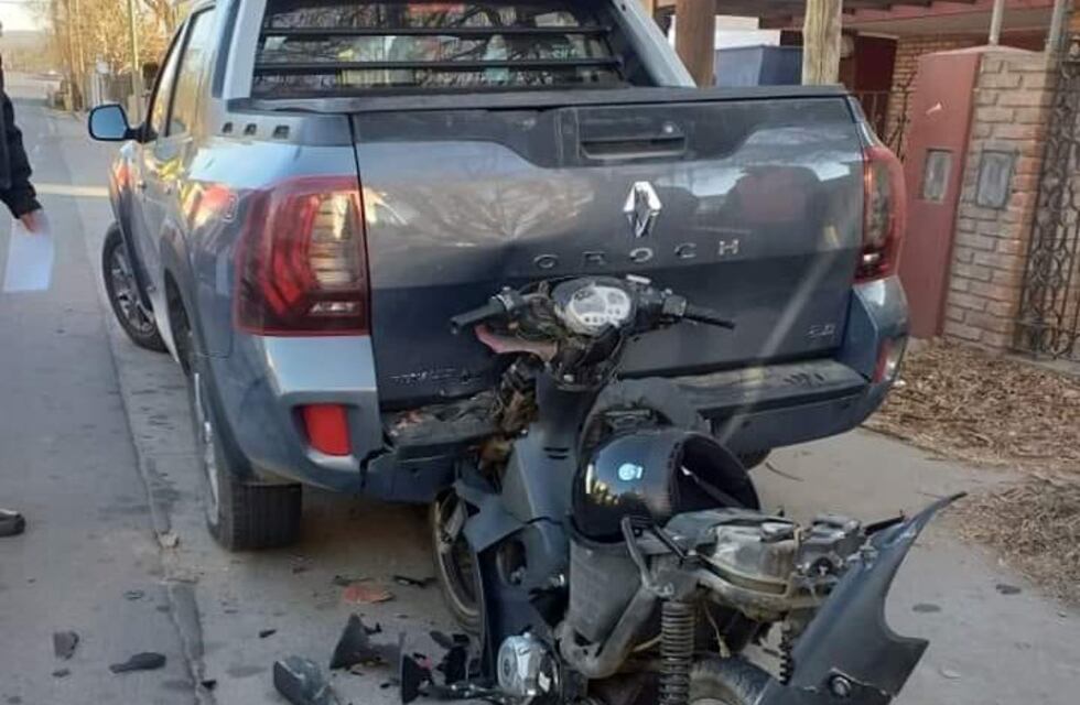 San Antonio de Arredondo: impactó contra una camioneta y resultó gravemente herida