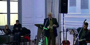 El magistrado fue recientemente invitado a leer poesías delante de sus colegas de la Facultad de Derecho de la UNR\u002E (Facebook)