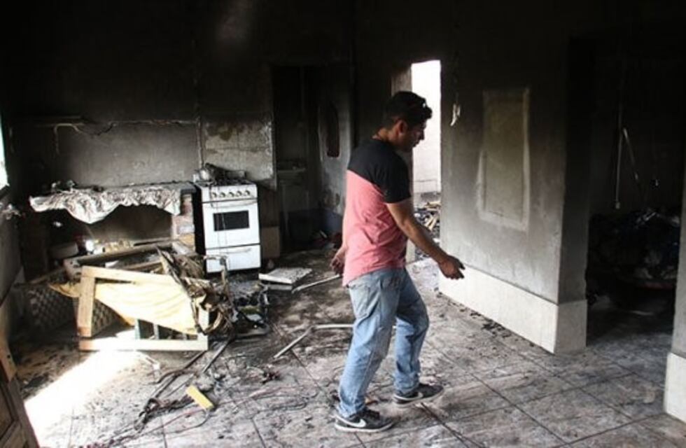 Robaron a una familia y antes de irse prendieron fuego la casa