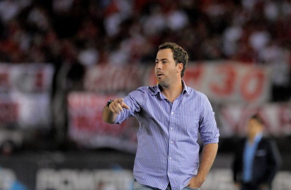 Unión busca técnico tras la derrota ante Vélez y la renuncia de Pumpido