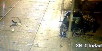 El conductor quedó atrapado y debió ser auxiliado por Bomberos\u002E (Captura)