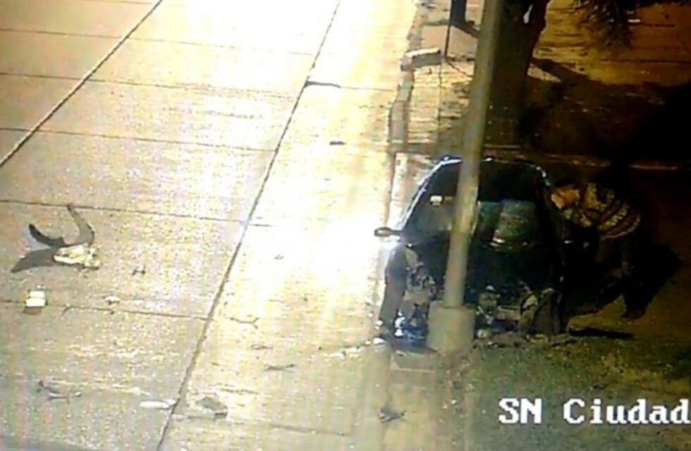 Chocó contra una columna y la escena fue capturada por el Centro de Monitoreo