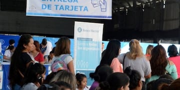 Comenzó el operativo de entrega de las tarjetas AlimentAr en Jujuy\u002E