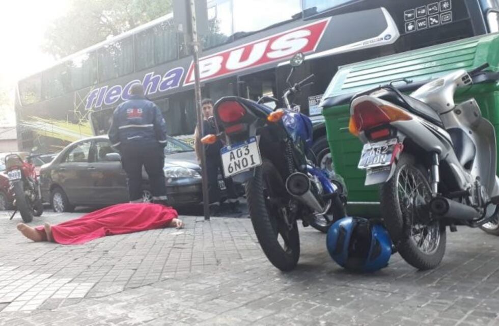 Pasajera se descompuso en un micro de larga distancia y murió antes de que llegaran al hospital