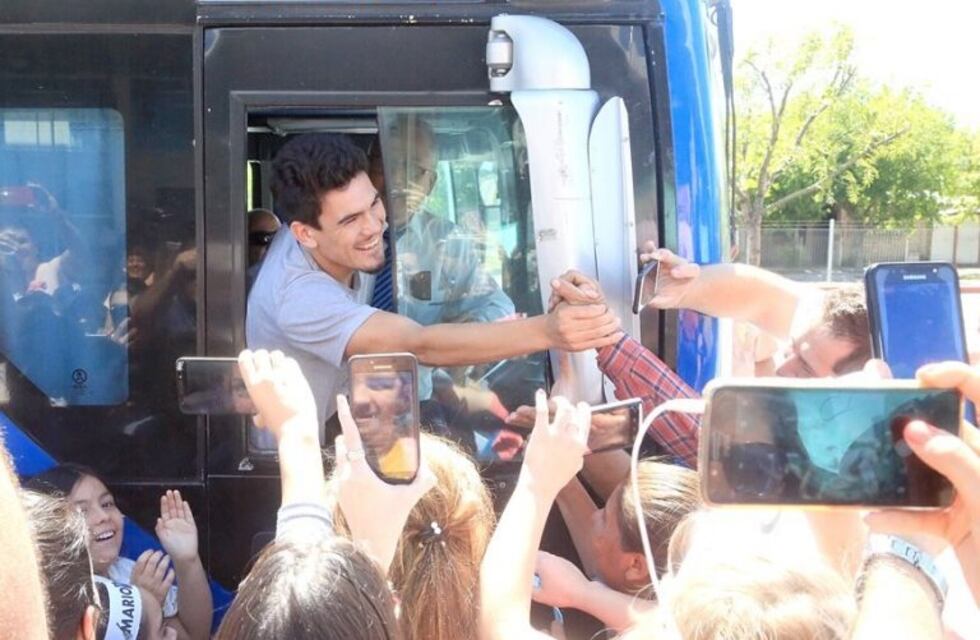 Aparecieron en San Rafael 'Las Viluronas': las fans del cantante Mario Vilurón