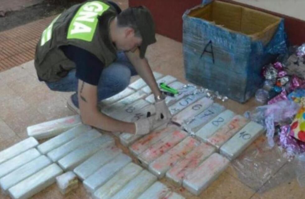 Incautaron más de 50 kilos de marihuana que eran transportados en cajas con cotillón