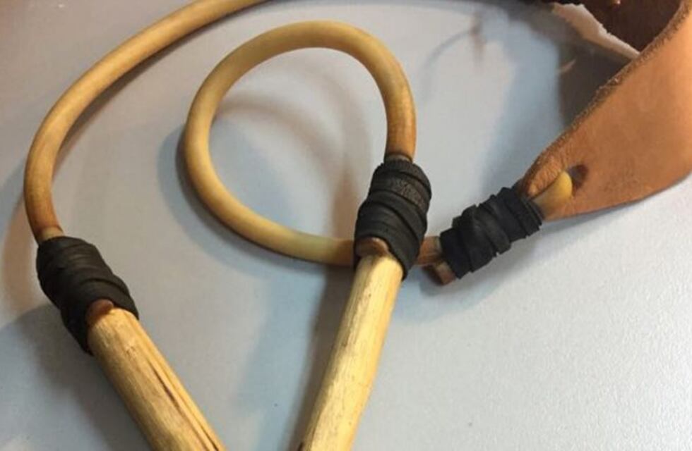 Un niño casi deja ciego de un hondazo a un panadero de Metán