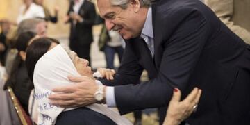 Hebe de Bonafini y Albero Fernández (Foto: NA)