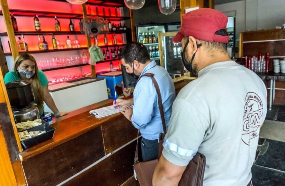 Detectan incumplimiento de protocolos sanitarios en 11 bares de Pichincha