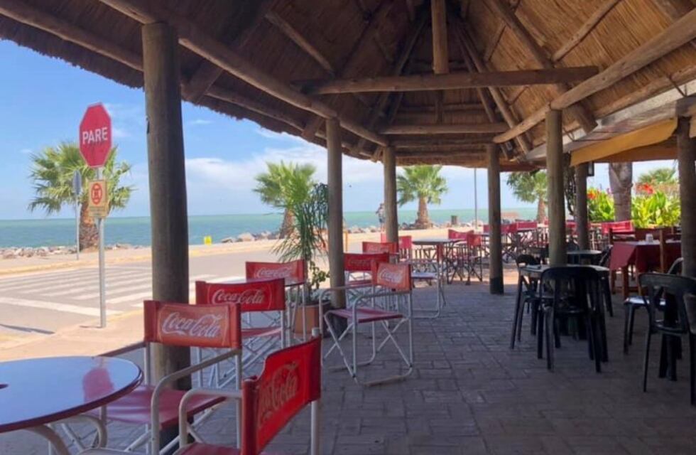 El fuego destruyó por completo el Petit Restaurant en Miramar de Ansenuza