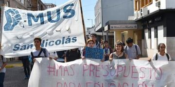 Estudiantes secundarios en manifestación