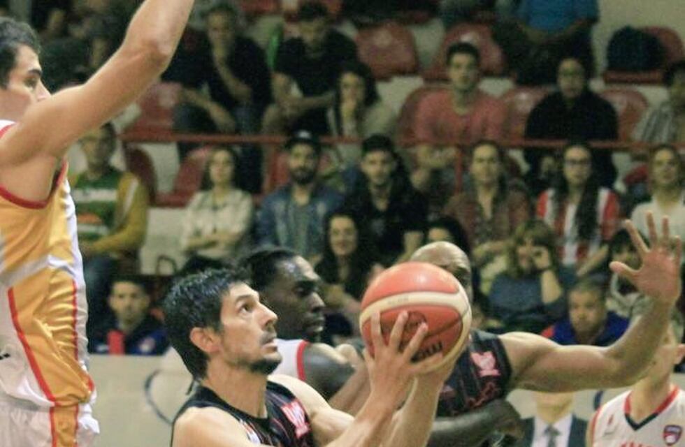 En su fortaleza, Instituto sigue derecho por el Súper 20 y venció a Quimsa